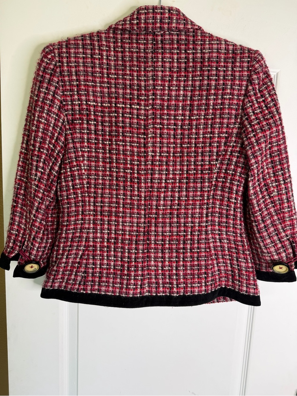 Kenzie Pink And Black Textured Tweed Blazer with Black Velvet Trim. Size 8. - Picture 4 of 7